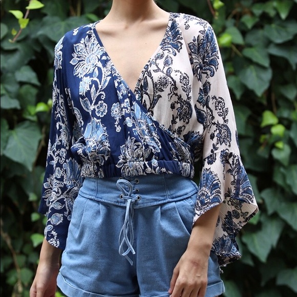 SURPLICE FRONT PARTIAL BELL SLEEVE TOP - Picture 4 of 5